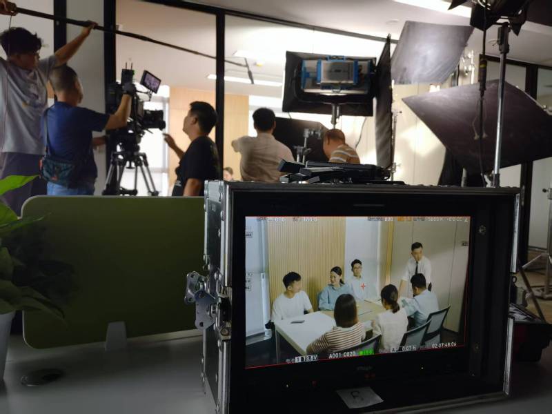 呼伦贝尔TVC拍摄公司：科技产品视觉化大师，诠释未来感与功能美学