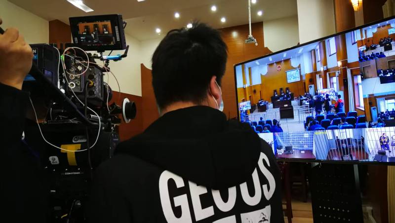AI生成VS人工创意——呼伦贝尔广告片拍摄公司的技术浪漫主义实践